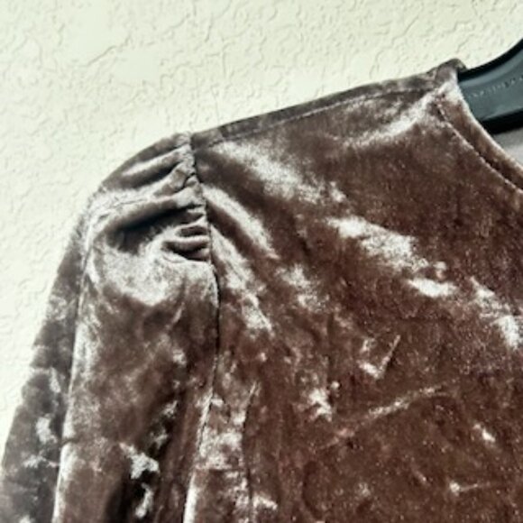 NWOT Mocha Crushed Velvet Velour Stretchy Cropped Top - Picture 4 of 5